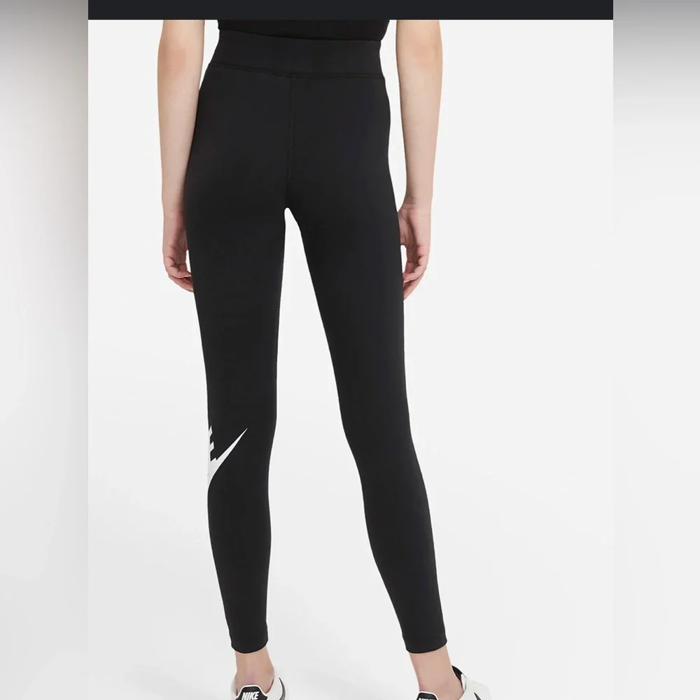 Nike Sportswear Essential High Rise Leggings - Picture 10 of 10